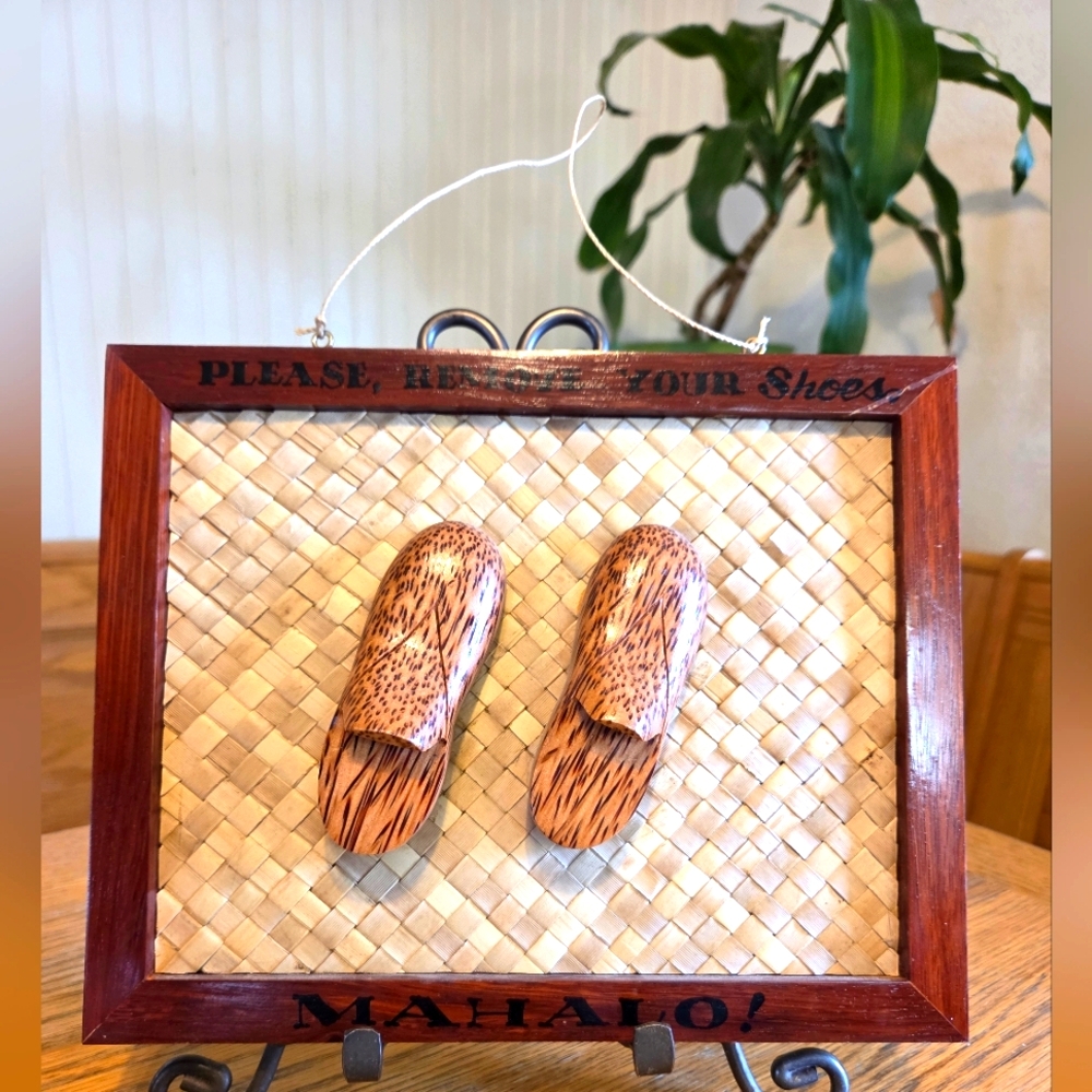 Hawaiian Please, Remove Your Shoes MAHALO! Rattan Wooden Sandals Hanging Sign